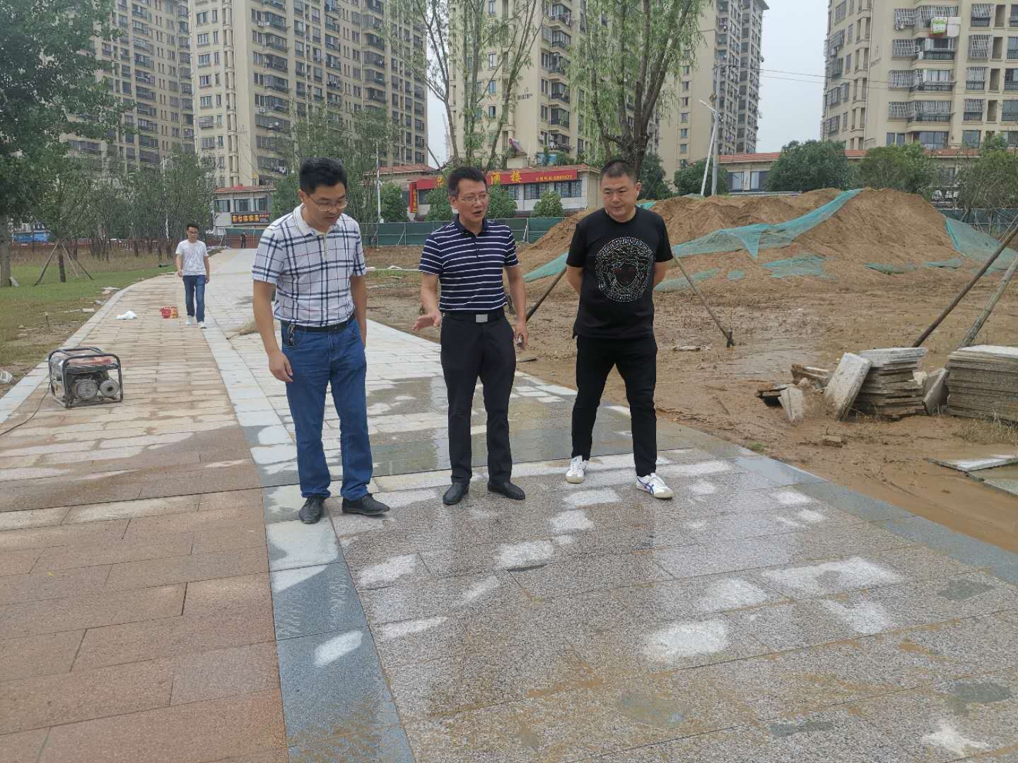县重点处党组书记,主任王恩东赴漳河景观带工程现场检查防汛工作