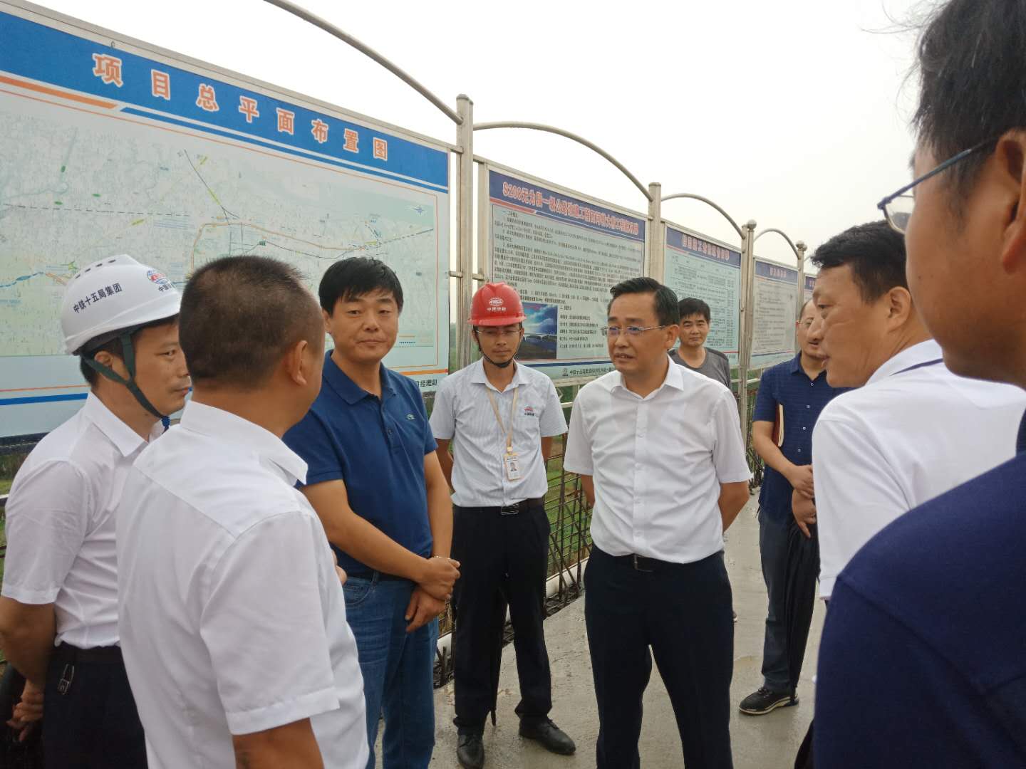 无为市长吴瑞新检查s208西河特大桥工程建设