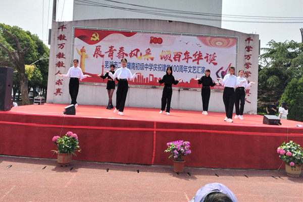 建党100周年庆典手抄报,一百周年手抄报一等奖 【二坝中心】"展青春风采,颂百年华诞"——雍南初中庆祝建党100周年