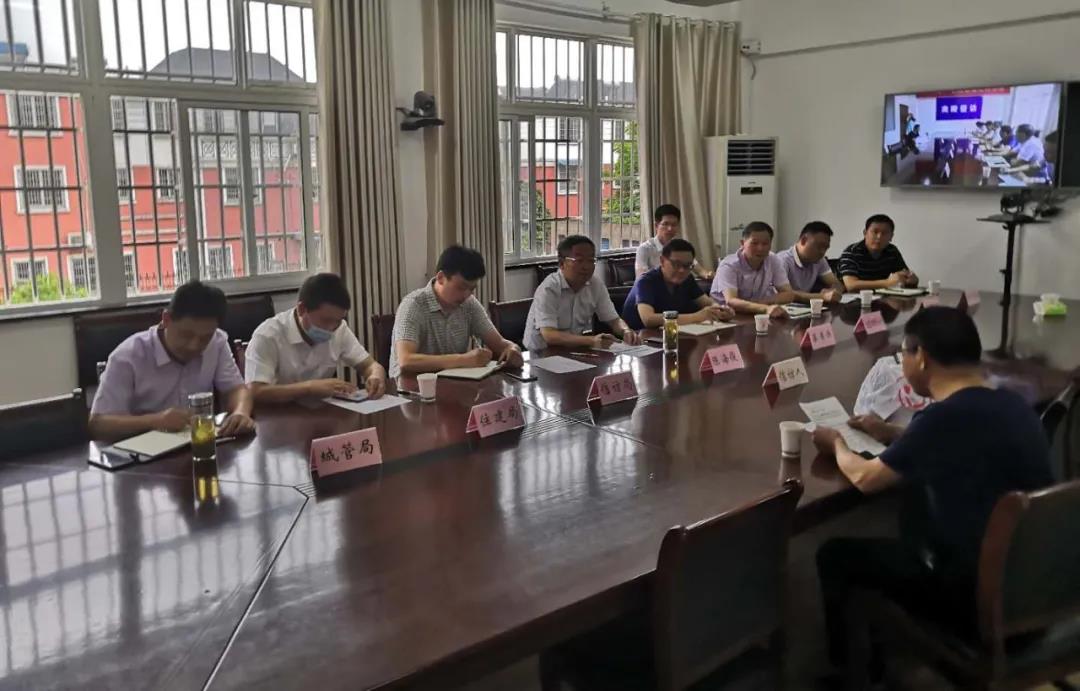 6月18日下午,南陵县县委书记陈海俊来到县来访接待中心接访,籍山